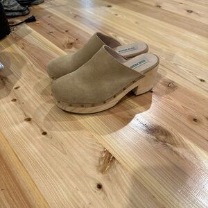 Steve Madden Tan Suede Clogs